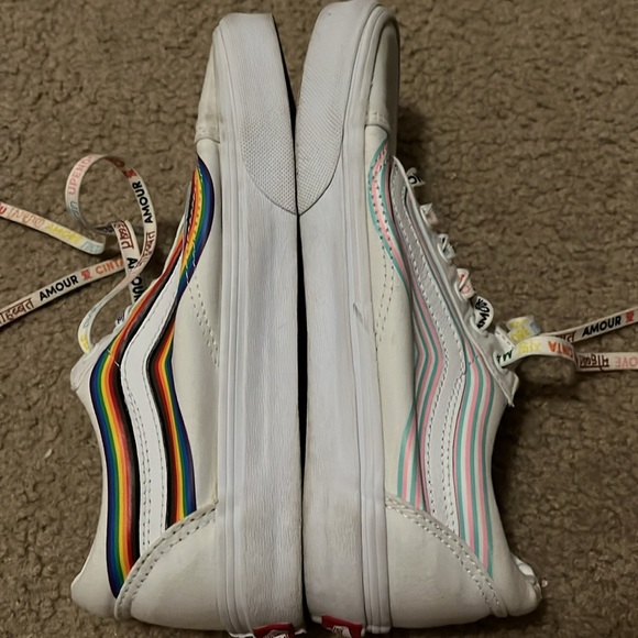 Vans - Picture 3 of 6